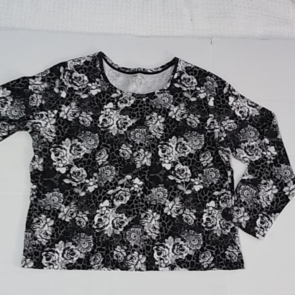 CLEARANCE White Stag long sleeved tee